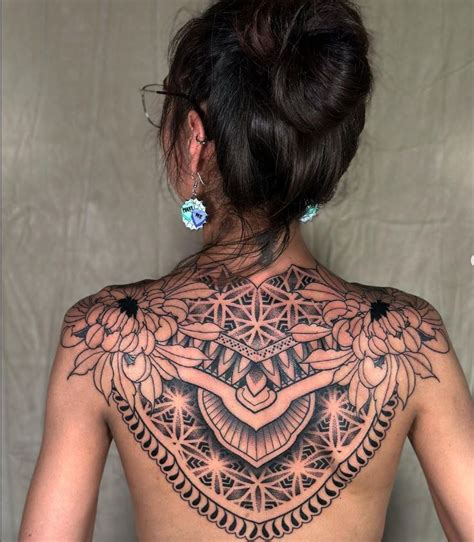 tatuaggio schiena|Tatuaggi schiena, 160 esempi tra i più belli che。